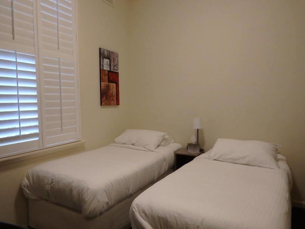 Naughtons Hotel Melbourne Bagian luar foto