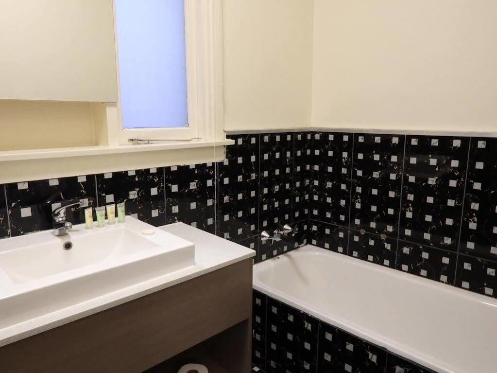 Naughtons Hotel Melbourne Bagian luar foto